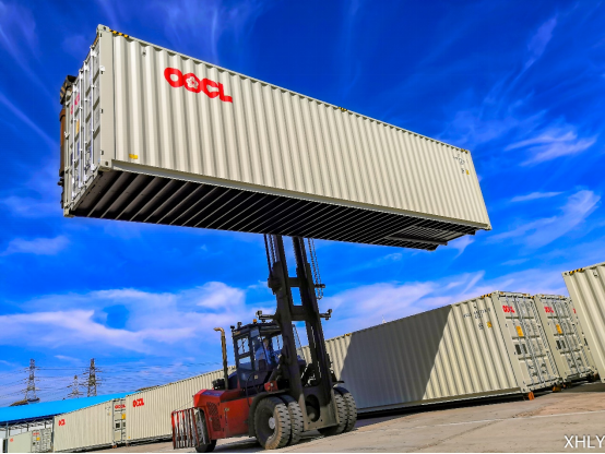 What Are the Benefits of Using Containers for Freight Transport?