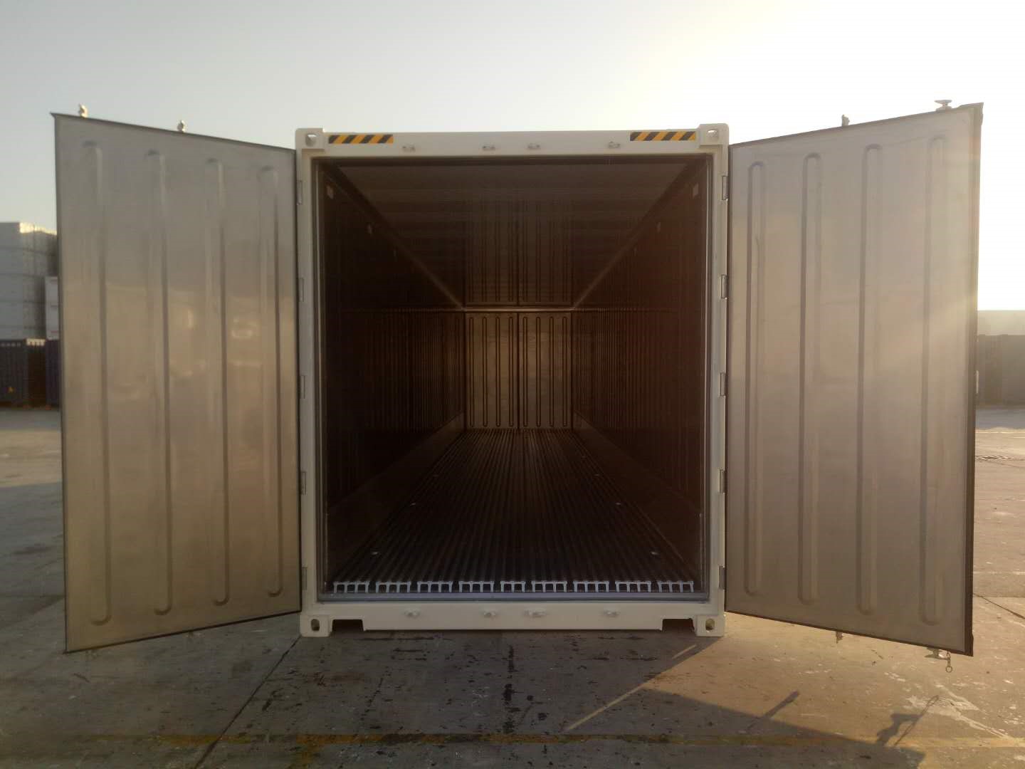 INSULATED FOOD TRANSPORT CONTAINERS